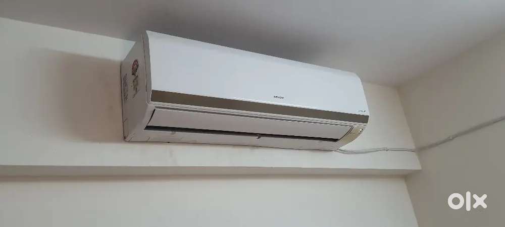 Hitachi 1.2 tonne AC