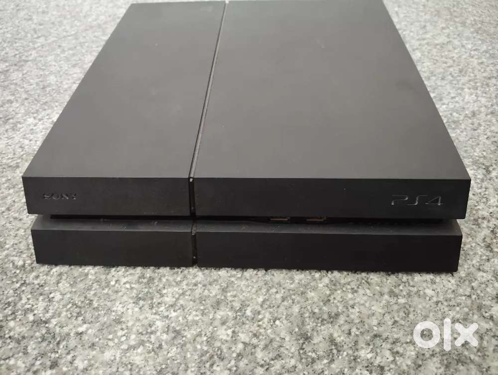 PS4 1Tb with games and controller in good condition