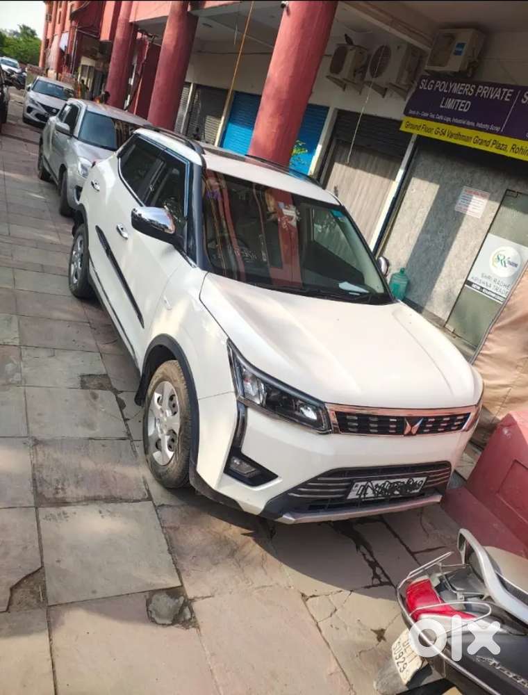 Mahindra XUV300 2023 Petrol 13800 Km Driven