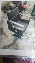 1 month old Beauty parlour chair
