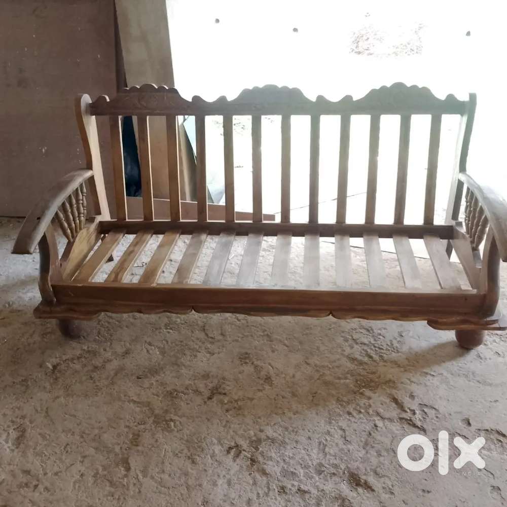 Sofa set  4 3 saal old he but looking like a new