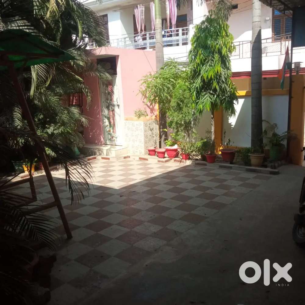 Indipendent houses/flats on rent in prime location of the city .