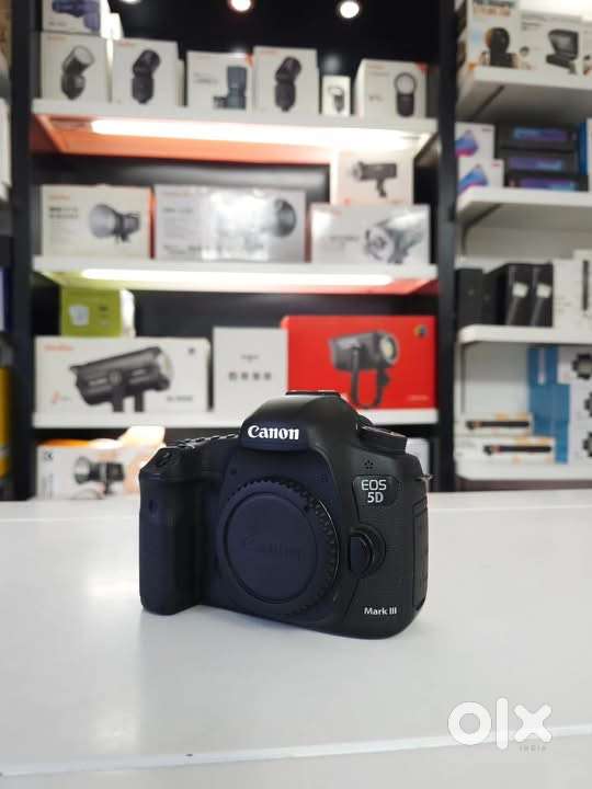 Canon EOS 5D Mark III 22.3MP DSLR Camera