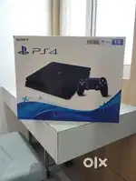 play station 4 , 1TB, 8months old, with 2 game CD and 3 ps4 controller