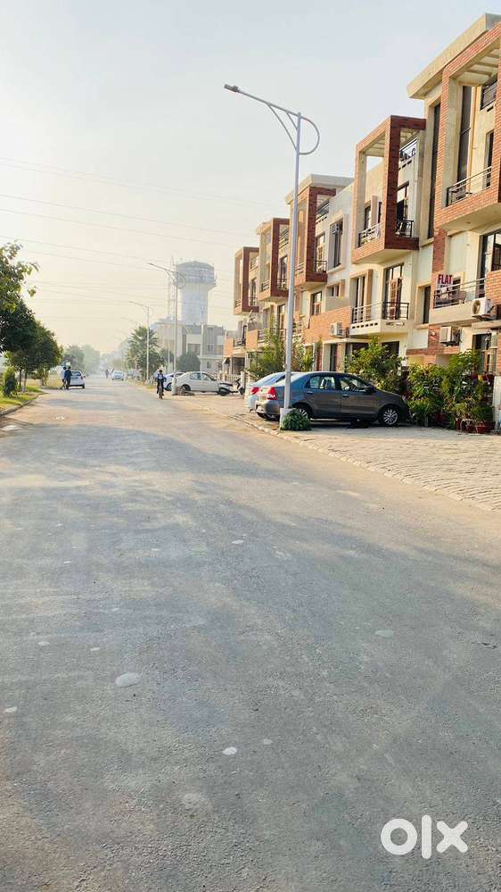 100 GAJ PLOT SALE ONLY 30 LAKH NEAR KHARAR LUDHIANA ROAD