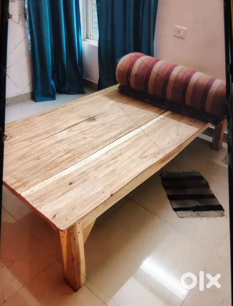 Need a 1 person for roommates 1 room vacant