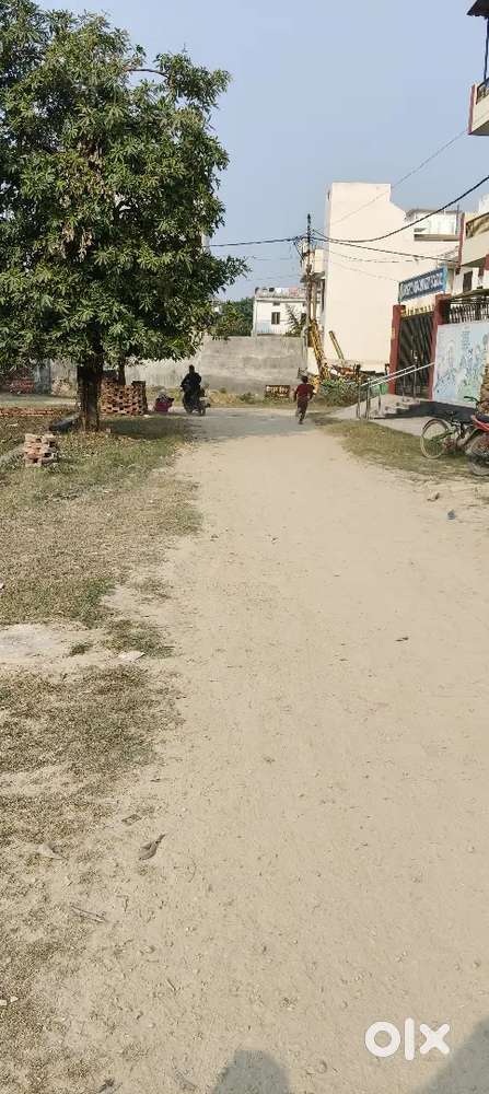 परमानंदपुर, शिवपुर में प्लाट उपलब्ध हैं.