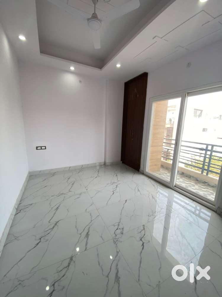 3bhk semi furnished flat for rent