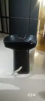 Salon shampoo stand