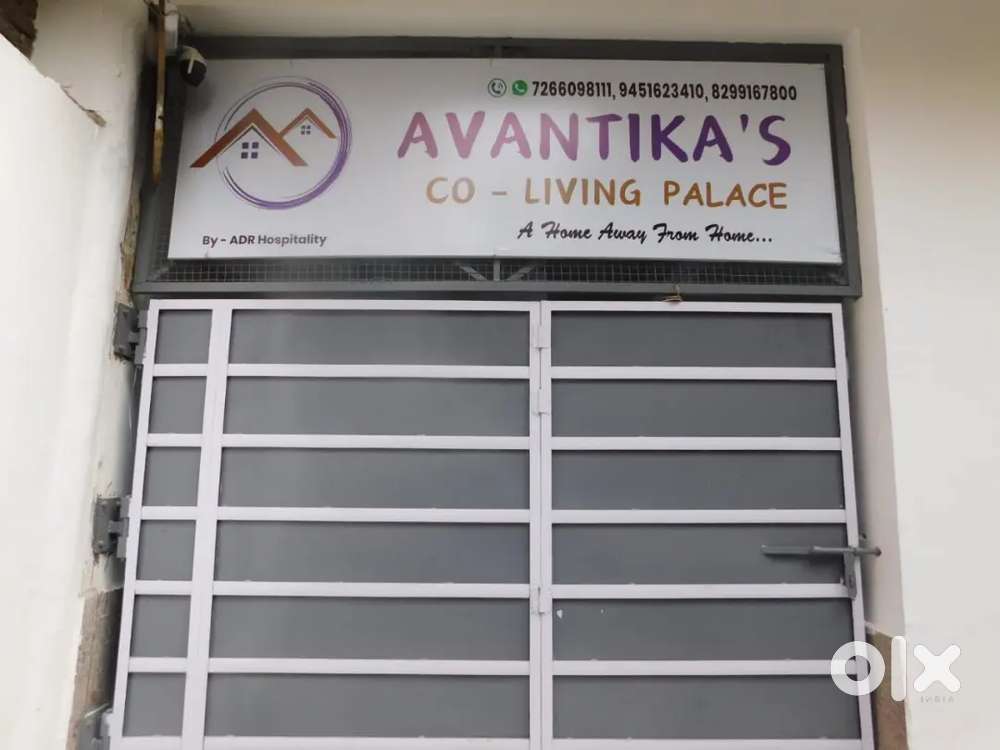 PG FOR BOYS AND GIRLS IN SECTOR 104