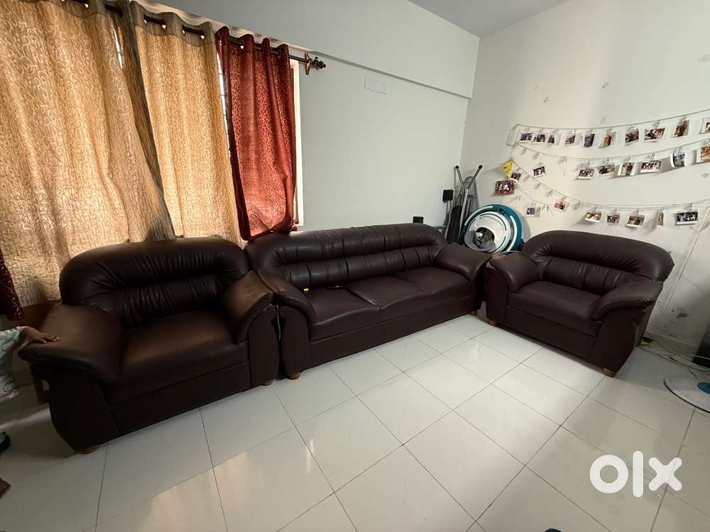 3+1+1 leather Sofa in excellent conditon