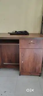Computer table