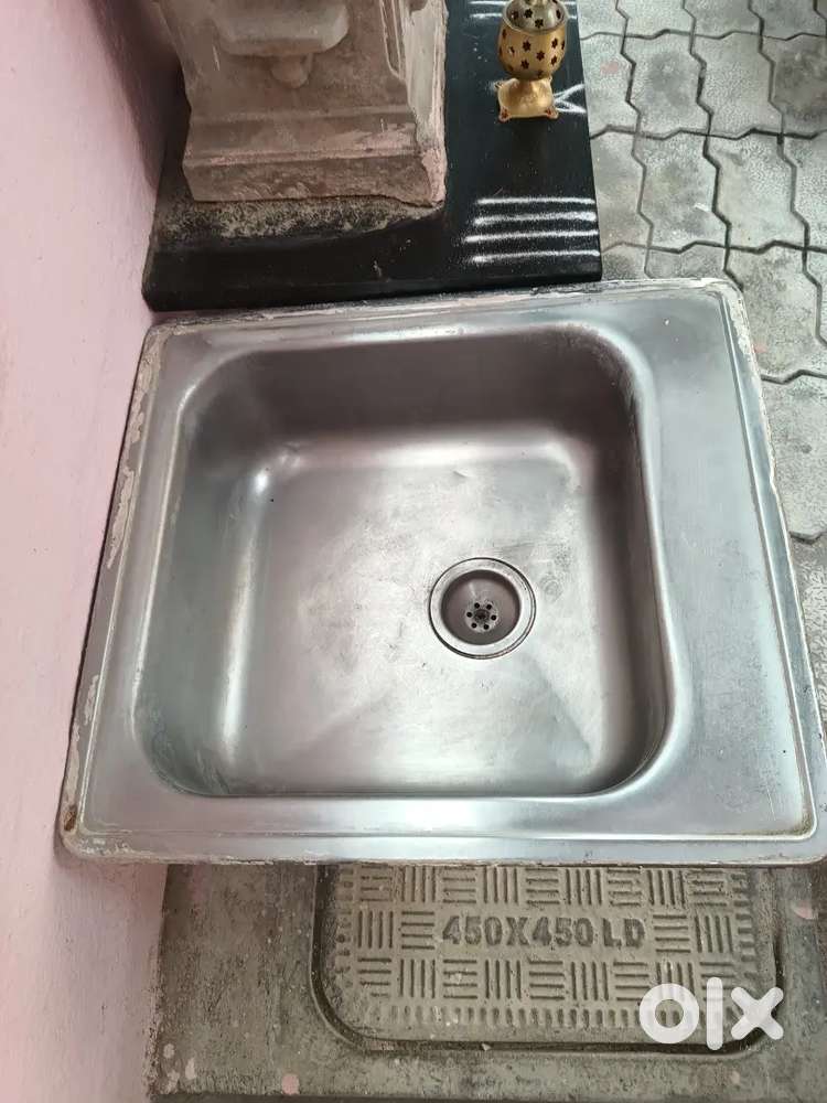 KITCHEN SINK & BATHROOM TOWEL ROD