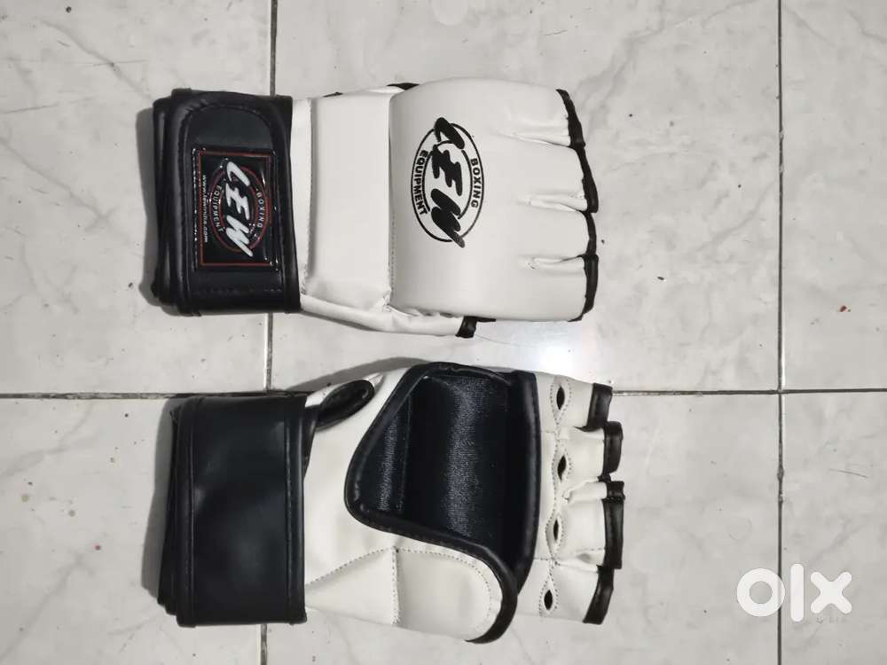 MMA fighting gloves one  time use