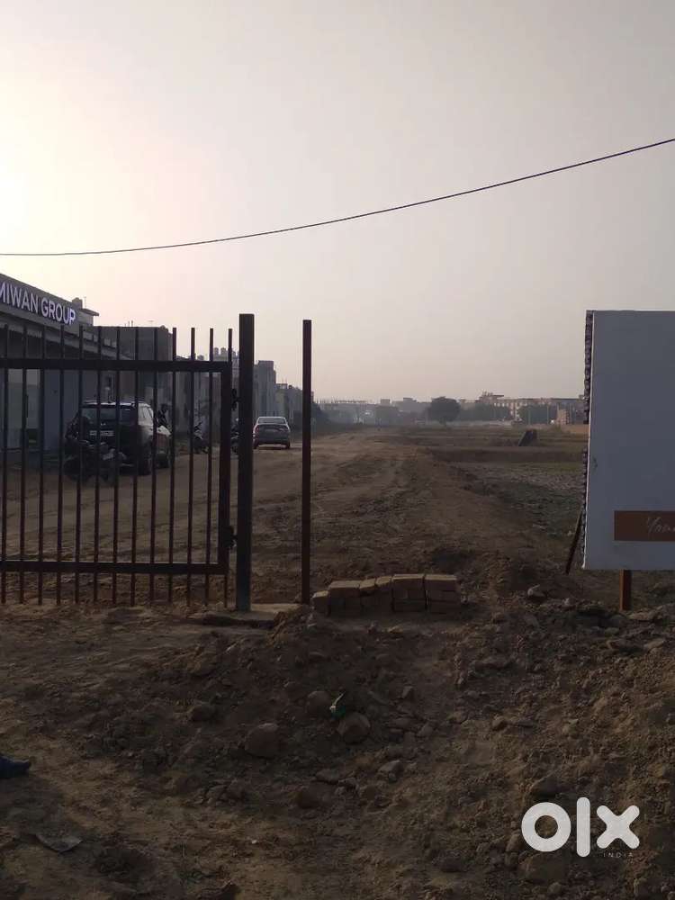 100 gaj Barwala Road 75% Lone