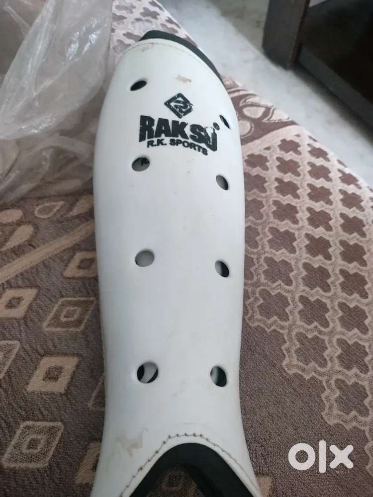 Hockey shin guard
