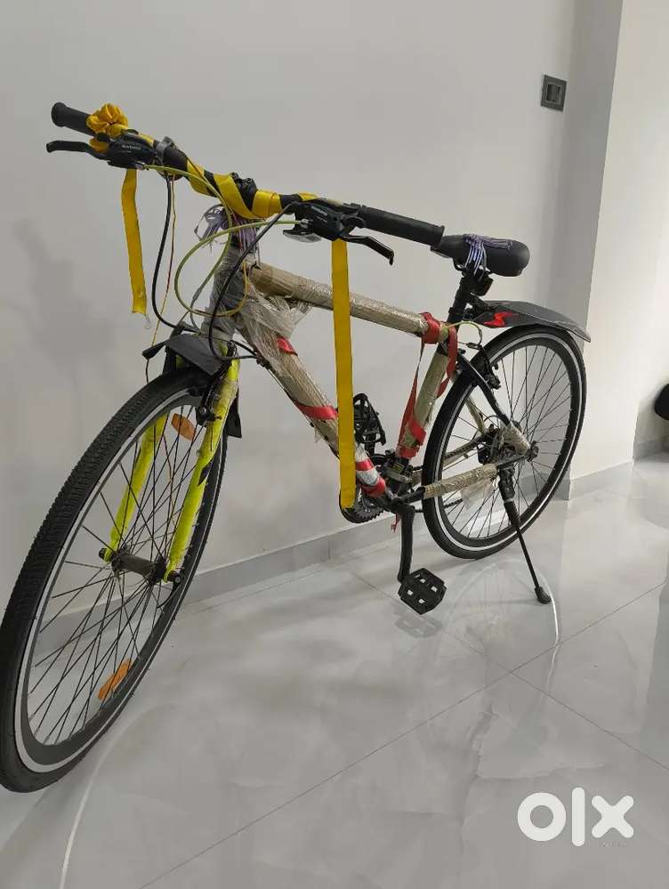 Hybrid Bicycle – Excellent Condition  Ready to Ride!