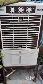Coller with stand