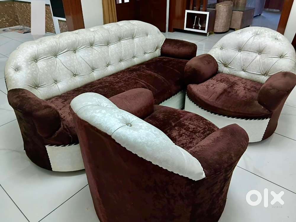 5 seater Sofa Set available for sale