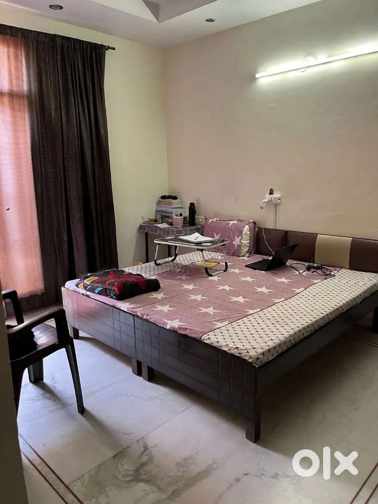 Girls Pg  Sector 15 or 23