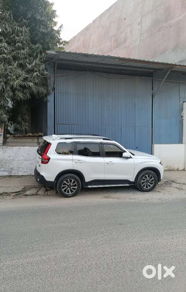 2700 sq feet showroom warehouse in chattarpur