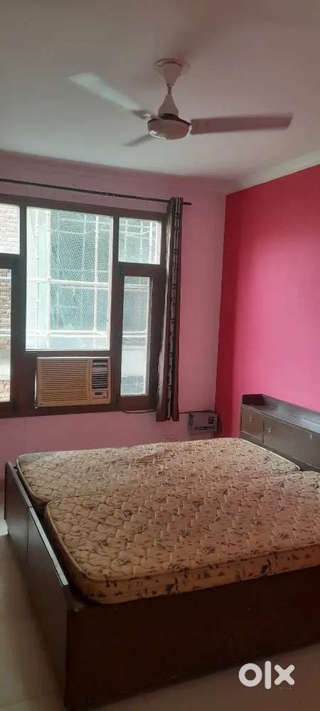 Flat 94 on 178 rent 39 vip 299 road zirakpur