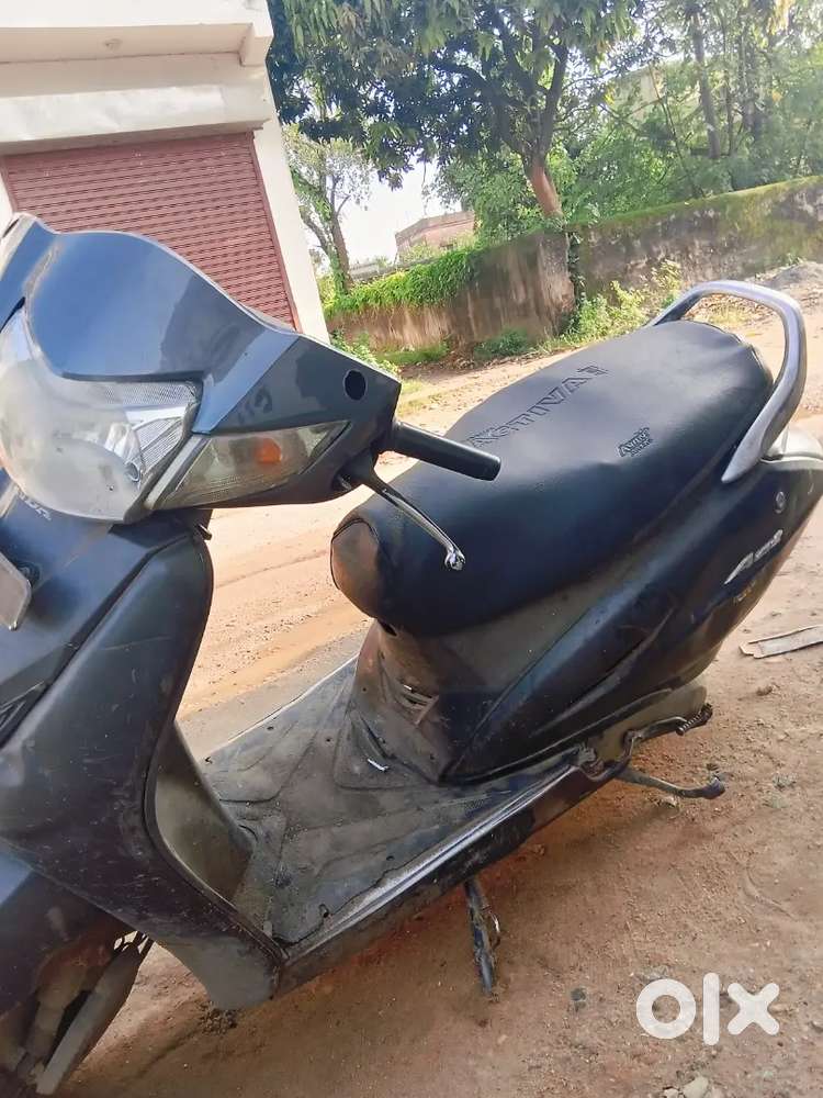 black colour hero honda activa 4g