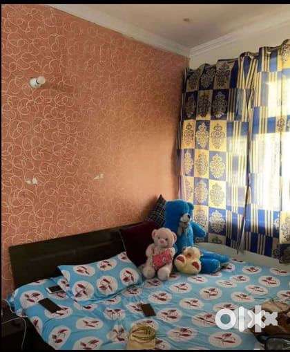 1 room set available for rent