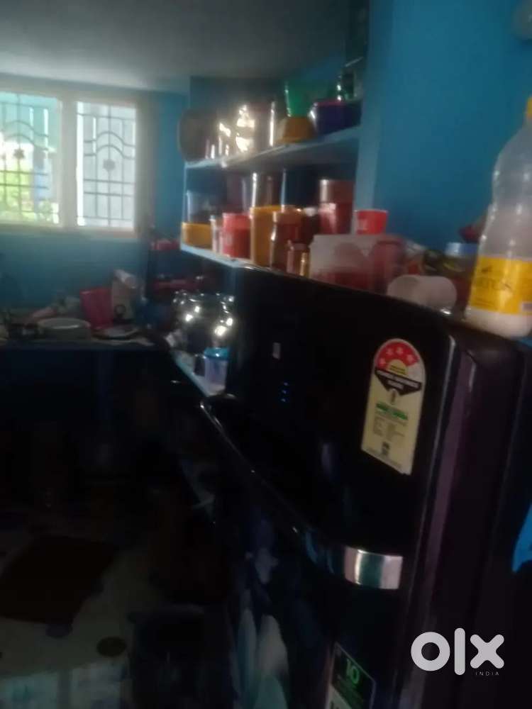 Double bedroom kitchen hall