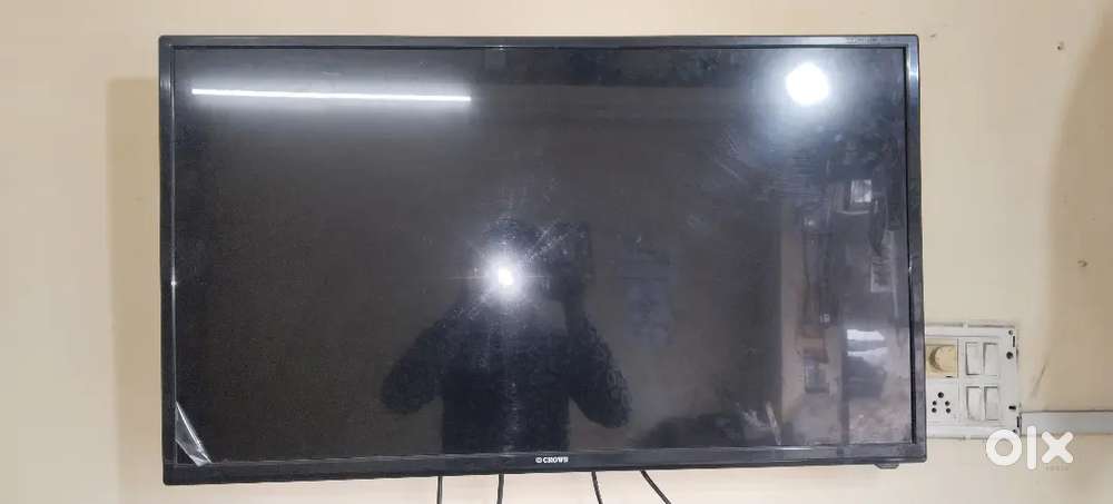 Crown 40inch smart  LG 32 inch