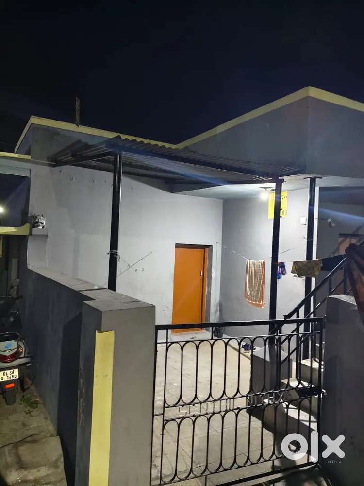 Girl room sharing rent - 3500