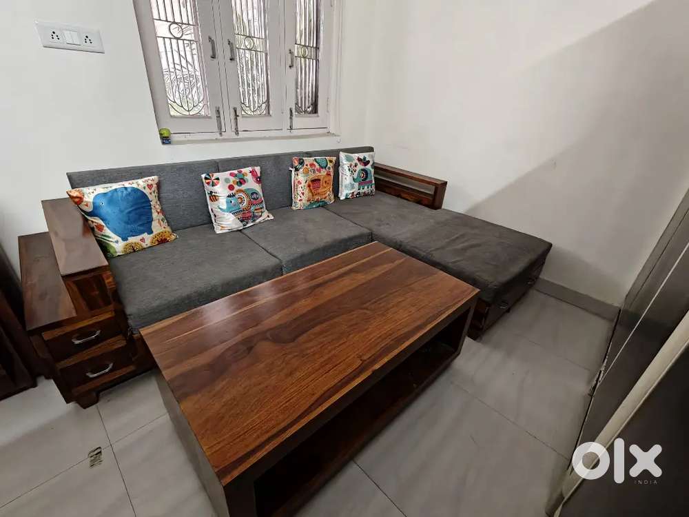 Mint condition L-shaped Sofa with Coffee Table (Sheesham Wood)