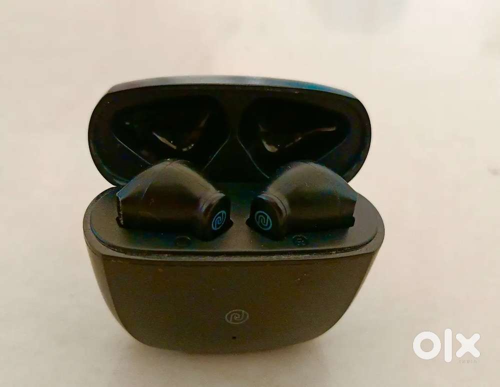 Noise earbuds (only one working)