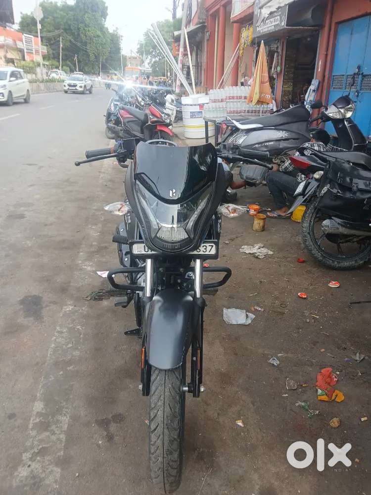 Glamour Xtec 2022 October 6300 running