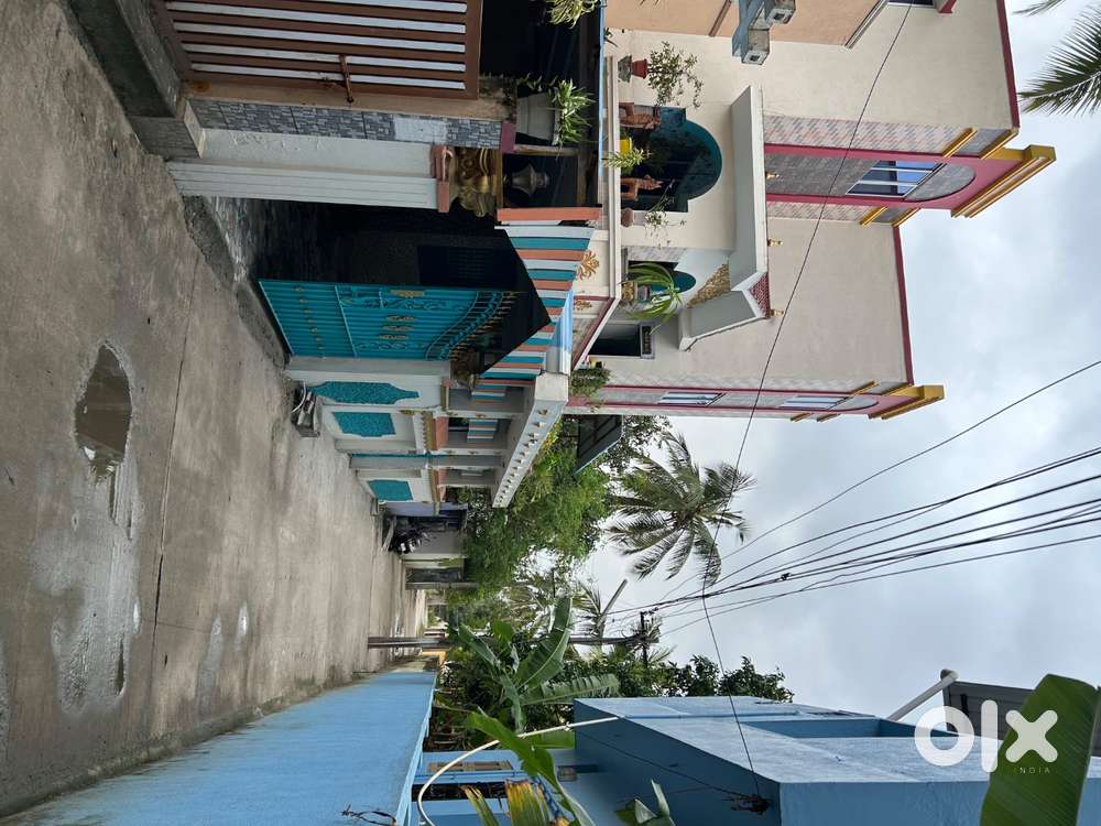 Good ventilated 2bhk house at Pattabiram railway station