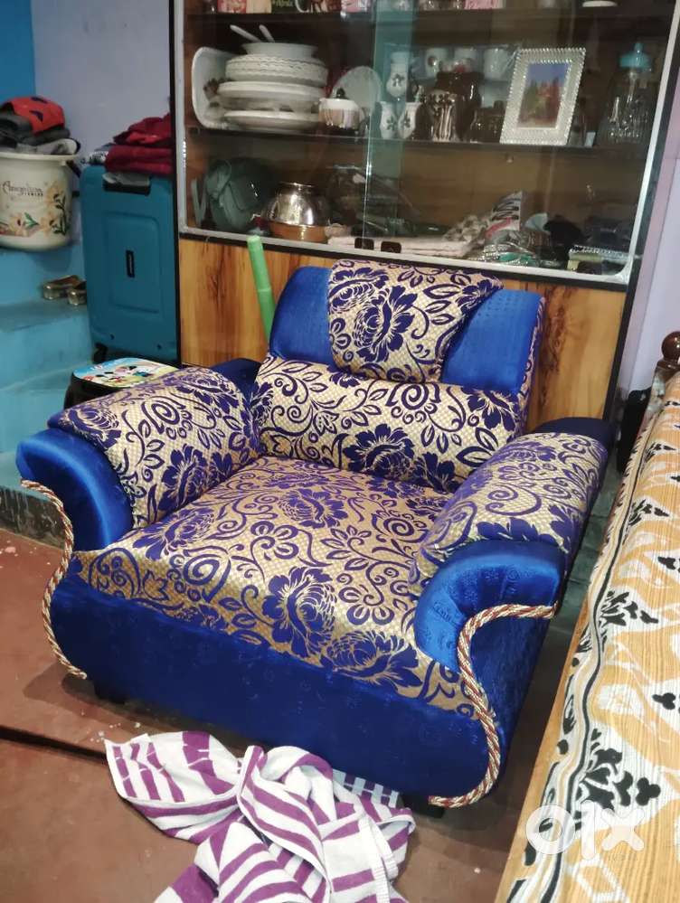 Rajwada sofa .. selling urgently... It's just 6 mont before