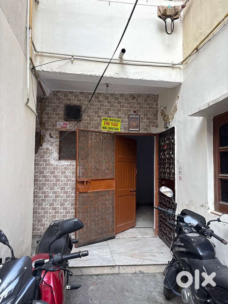 Flat for sale in dilshad garden ground floor near chetak complex