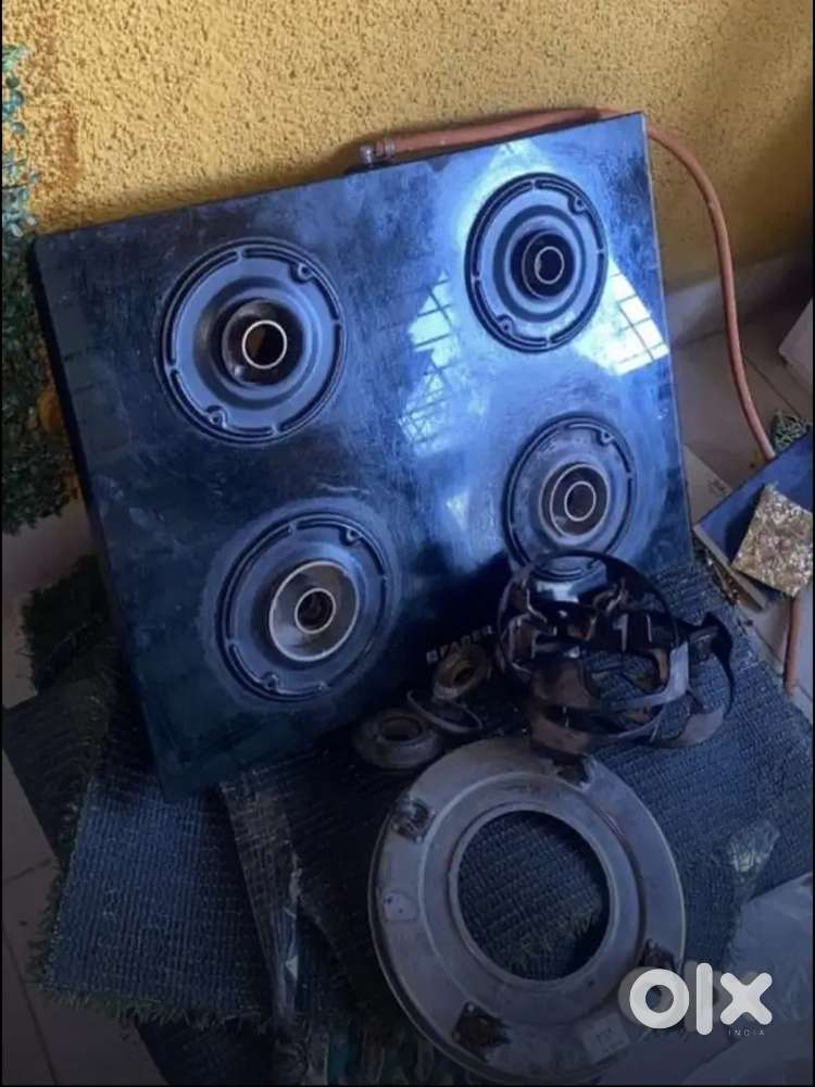 Gas stove with 4 burners