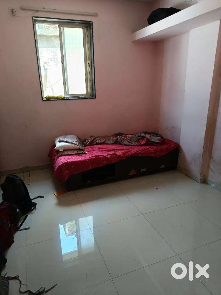 Looking for female flatmate in 1bhk flat near Azam campus, Camp