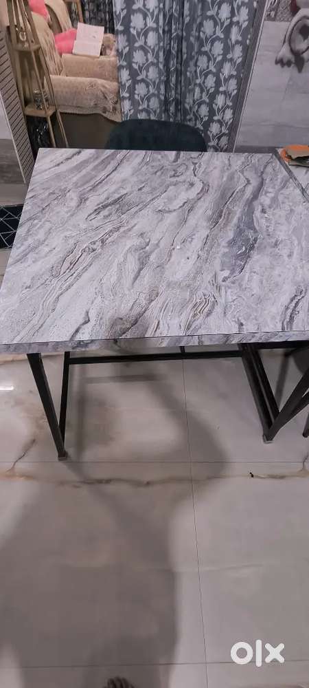 Table (wooden)