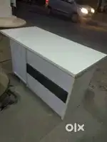 computer table Available