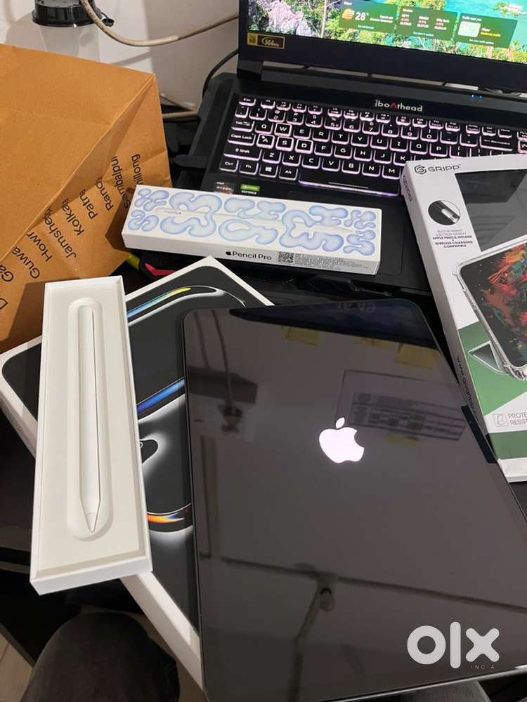 IPAD PRO 11” M4 Chip Wi-fi only  2024 256GB with Pencil and Cover .