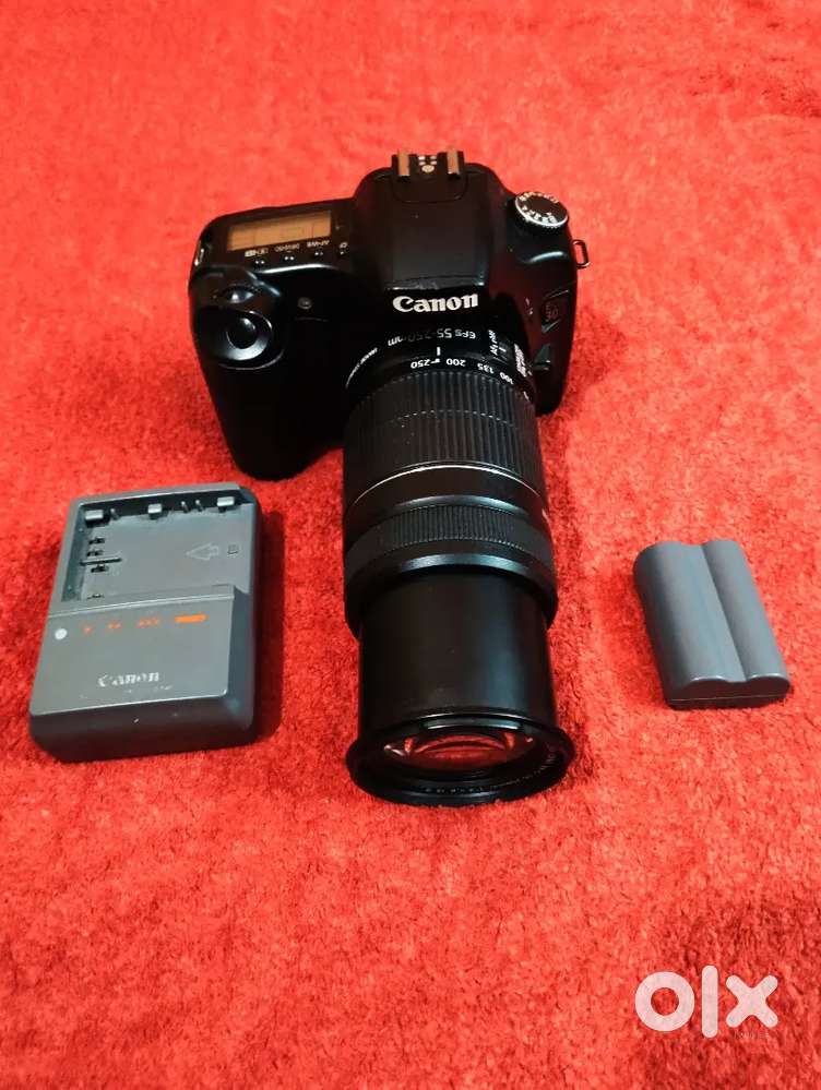CANON D30 WITH ZOOM LENS