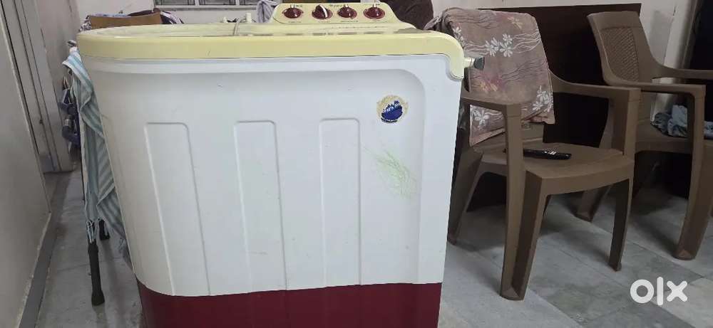 Whirlpool semi automatic washing machine