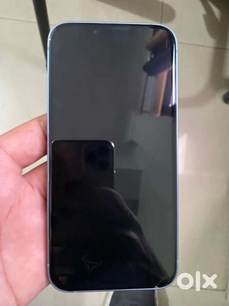 Apple  iphone 14 model only 6 month old with bill box warranty