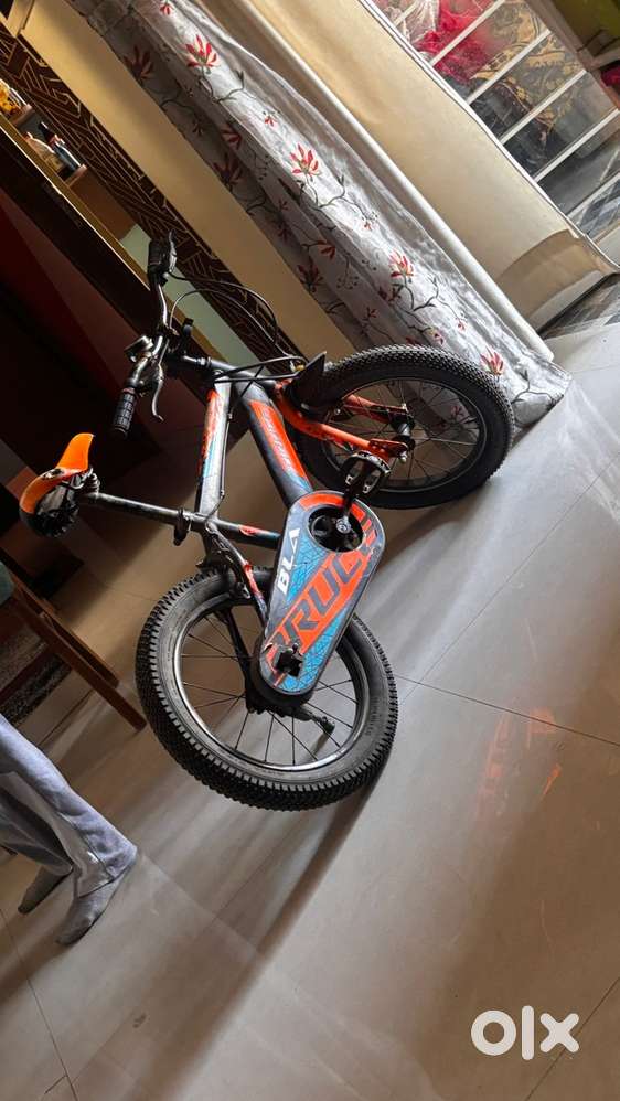 Children cycle