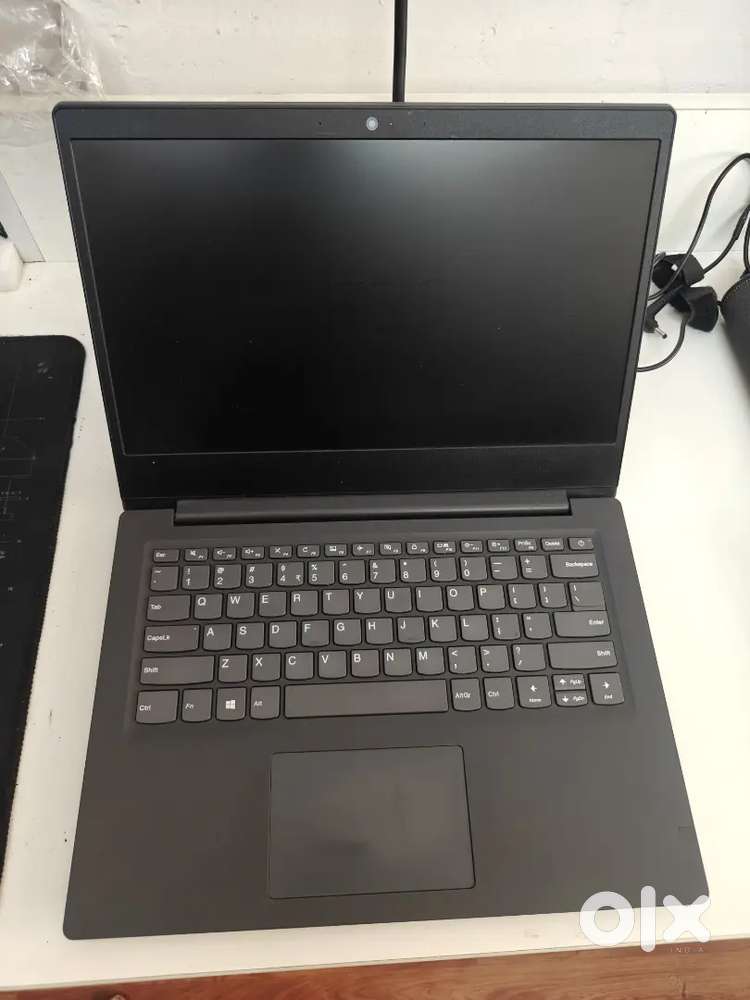 Lenovo IdeaPad ( i5 8th/ 8gb / 256gb )