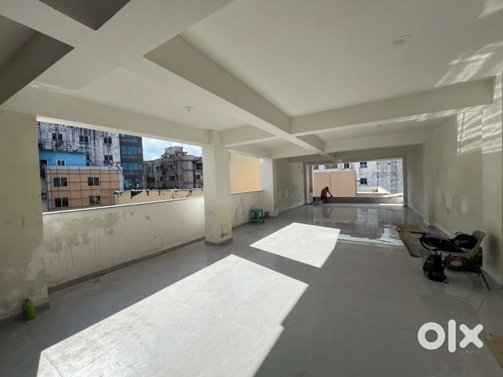 COMMERCIAL SHOWROOM/ OFFICE SPACE