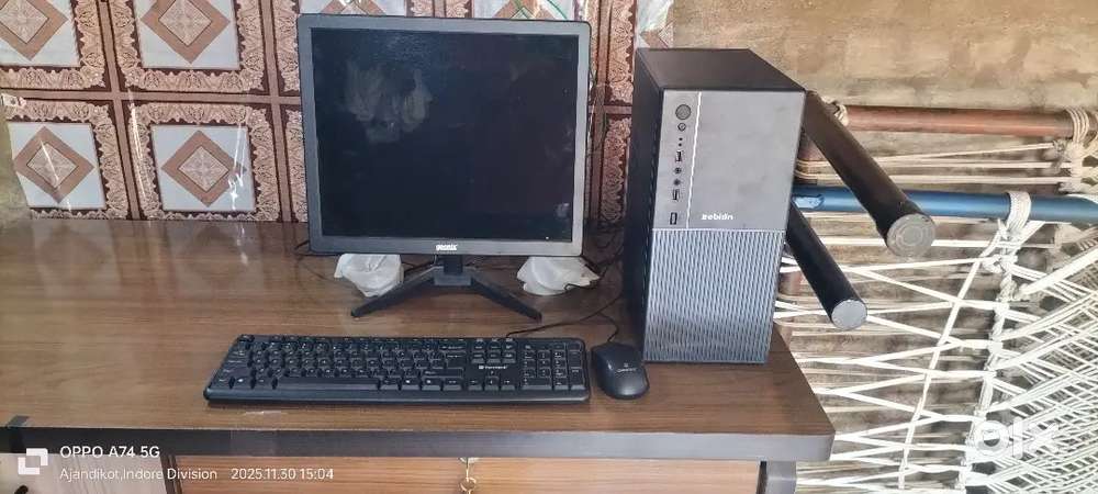 Intel i3 Desktop Pc + speaker+ wifi & bluetooth dongle