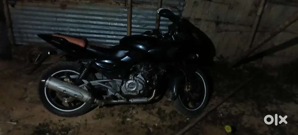 Bajaj Pulsar 220